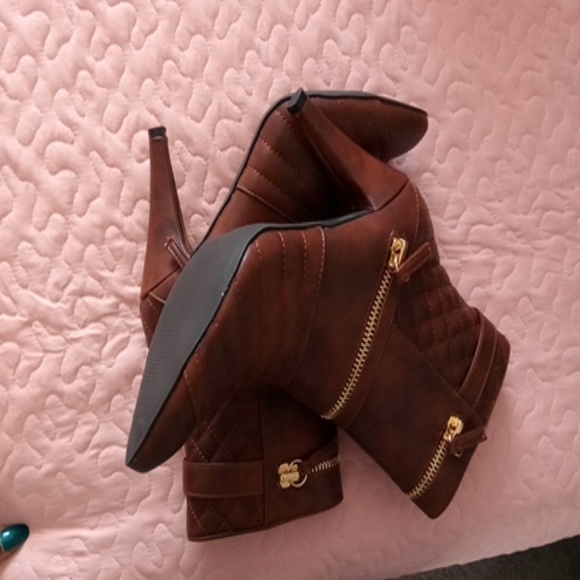 Boot - Picture 4 of 4